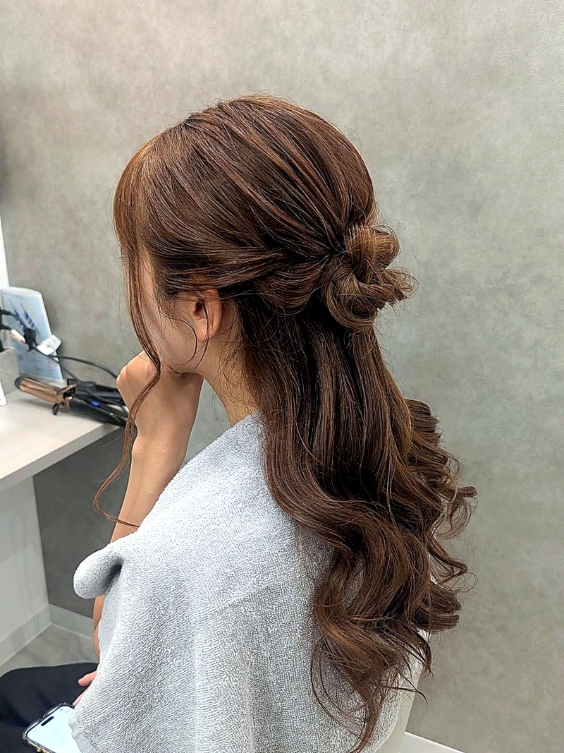 シニヨンハーフアップ